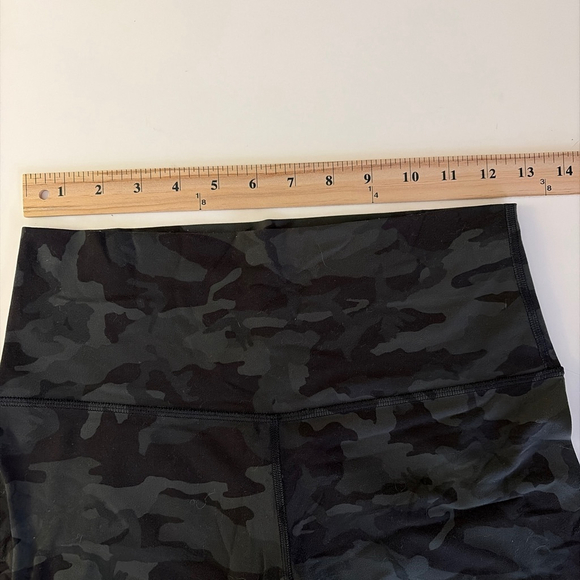 Lululemon Wunder Train High-Rise Bike Short Camo Green Size 8 - Picture 8 of 10
